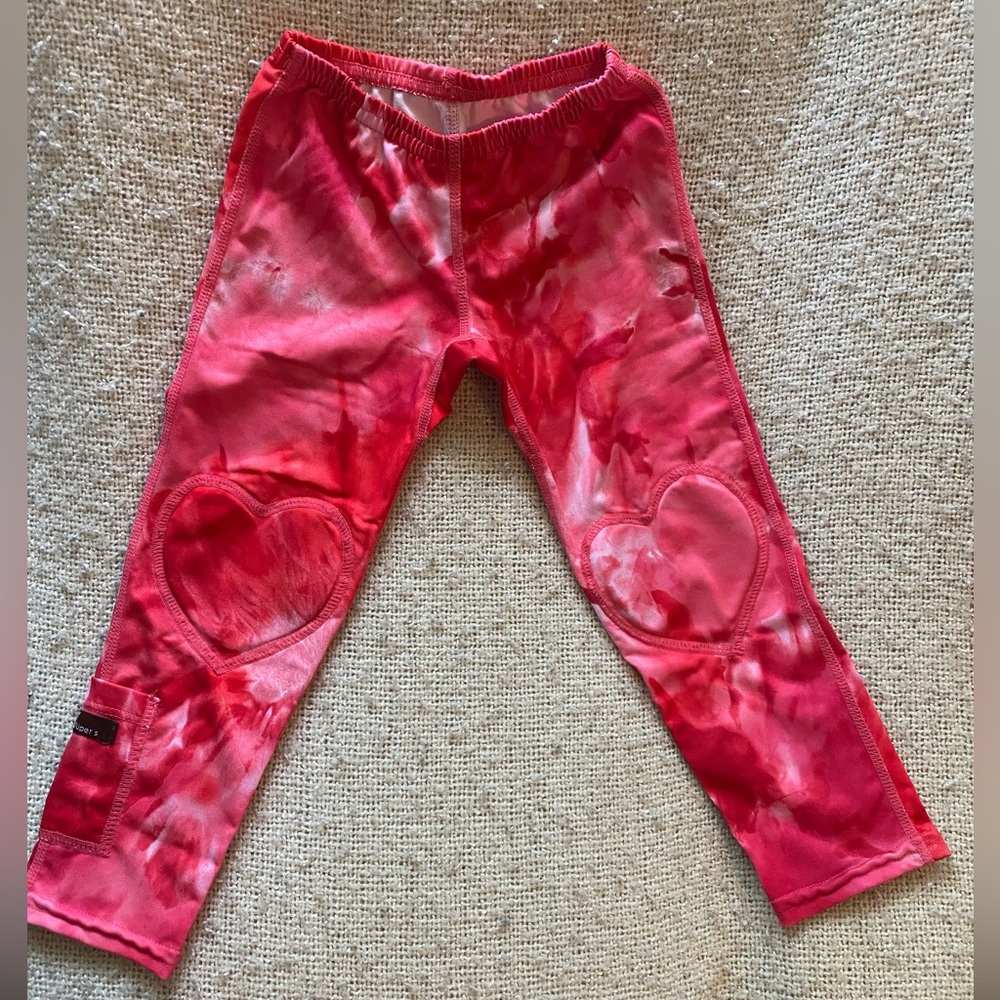 Removable heart knee pad tights